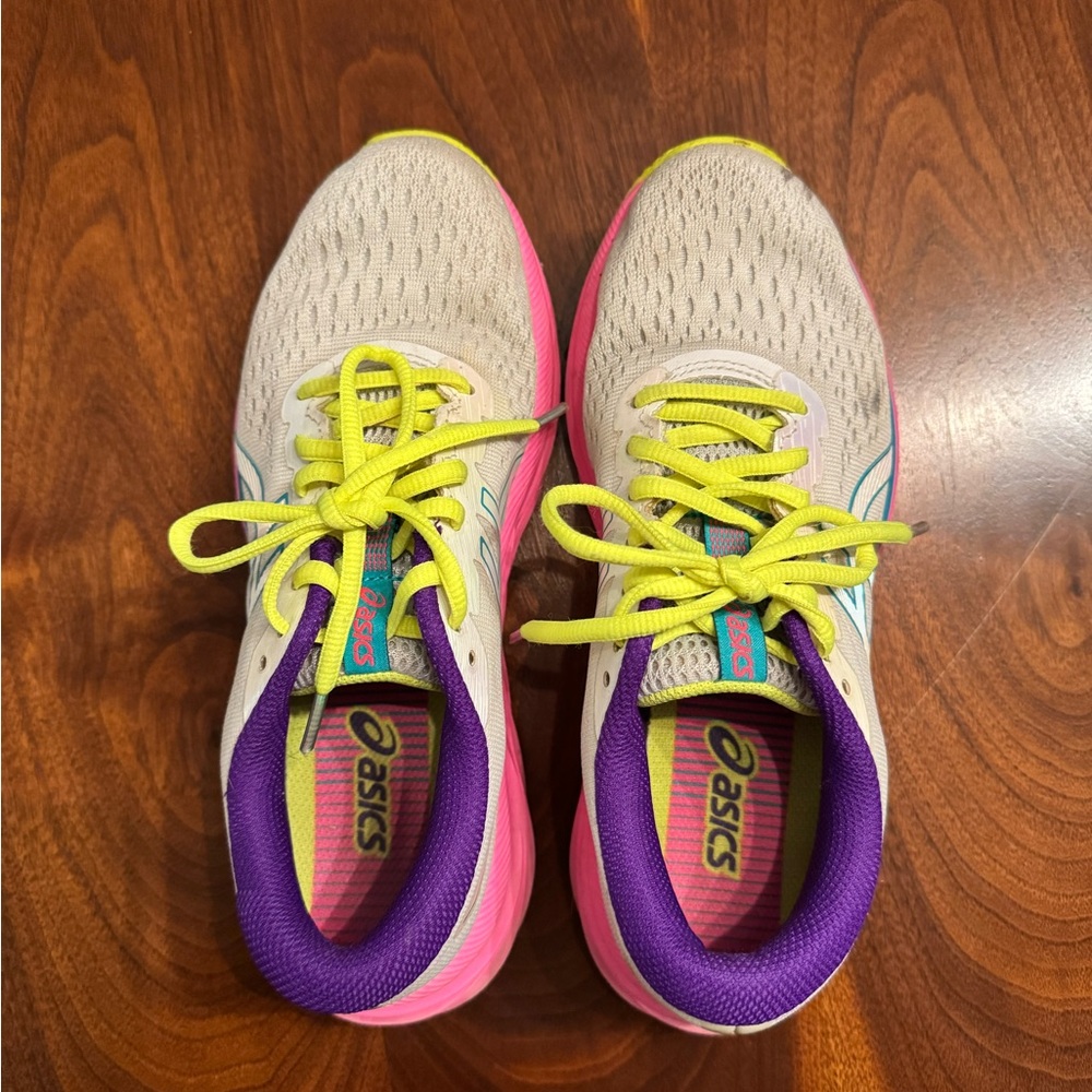 Aasics running shoes size 6 - Picture 2 of 5